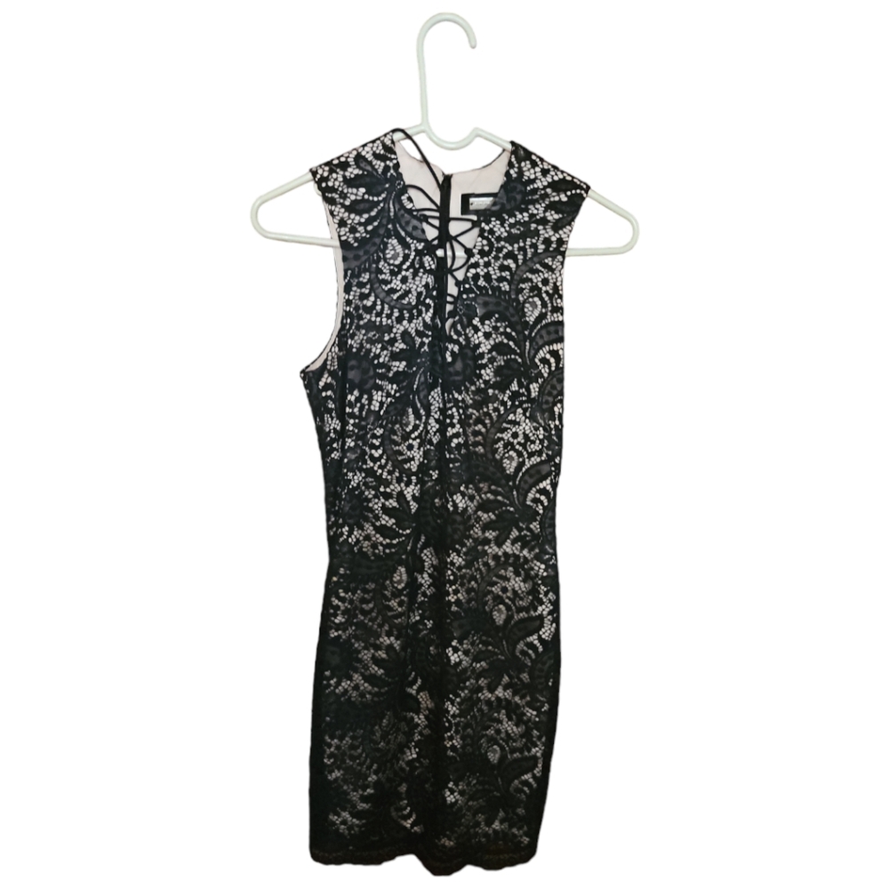 Alexia Admor Black Lace Sheath - Picture 3 of 8